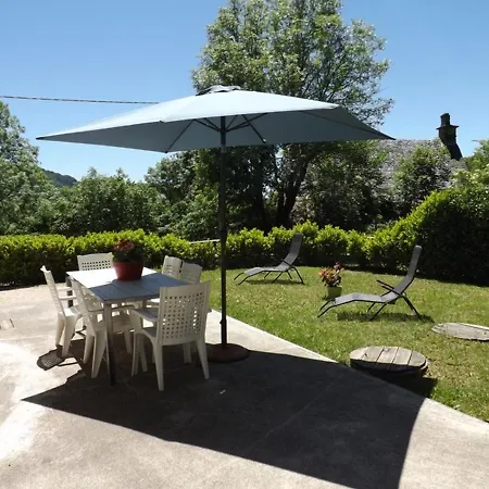 Holiday home Maison De Caractere Avec Jardin, 3 Terrasses Pres Du Puy Mary, Pour 4 Pers, Confort, Activites Nature - Fr-1-742-206 Saint-Cirgues-de-Jordanne